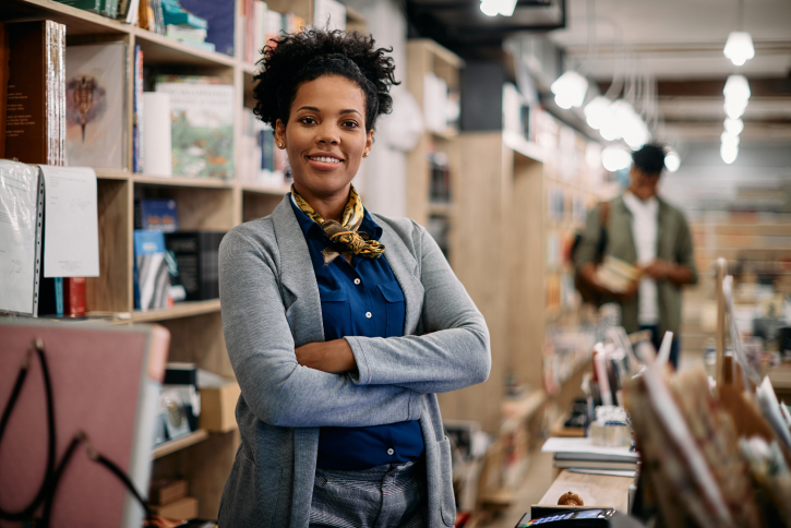 Mujer en librería