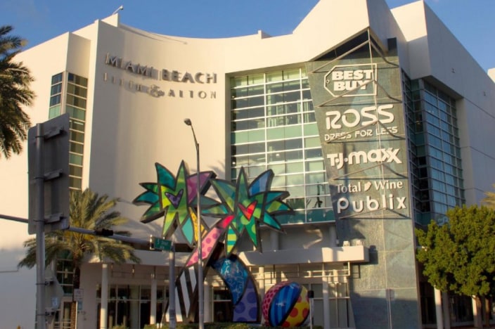 Outside view of a large mall and department store in Miami Beach.